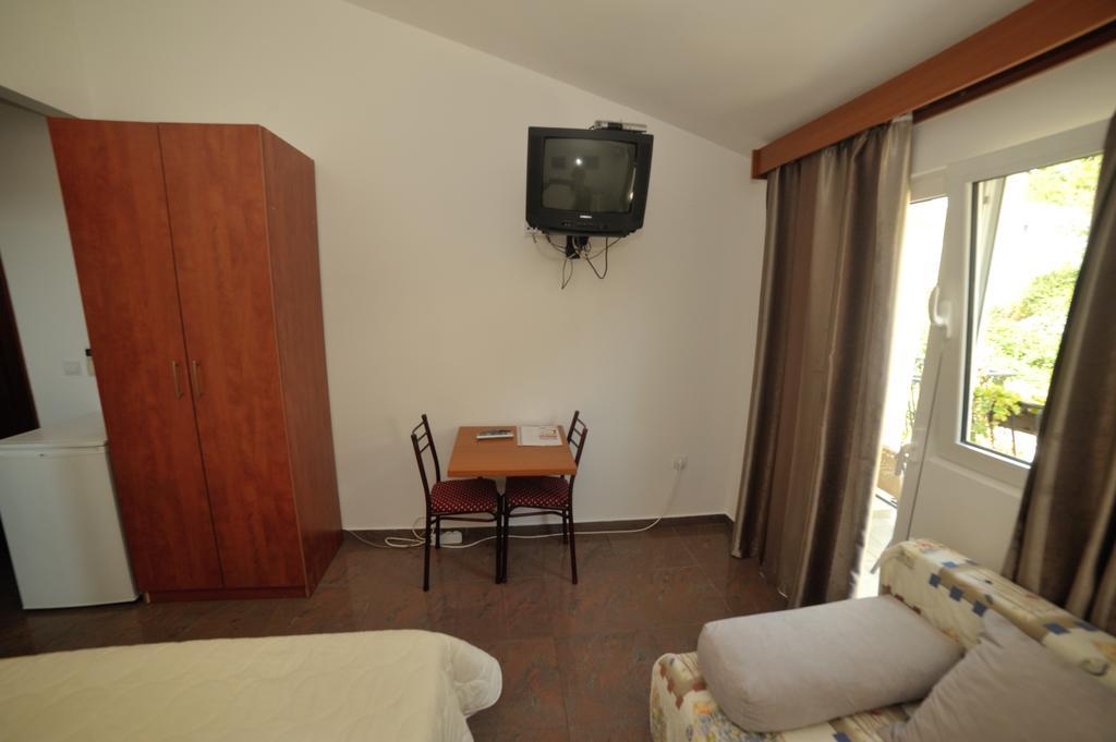 Mijovic Apartments Budva Bilik gambar